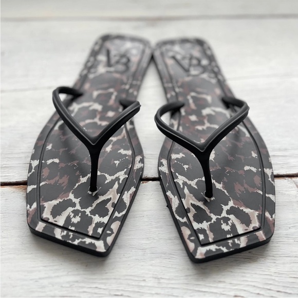Veronica Beard Analee Square-Toe Leopard Animal Print Flip Flops Black/Brown 8M
